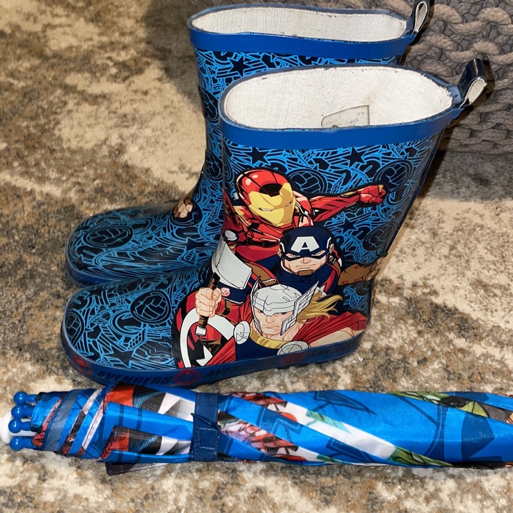 Boys rain boots size 13